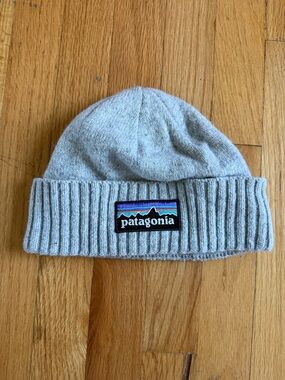Patagonia Light Gray Ribbed Beanie with Multicolor Logo